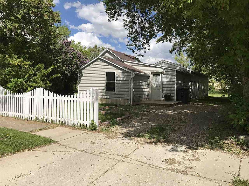 1st image of 207 Bennett St