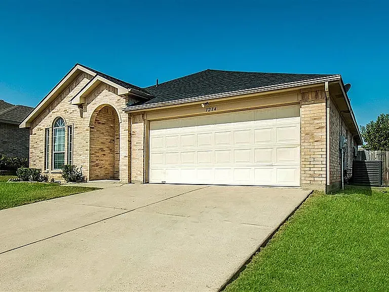 1214 Varacruz Dr — Photo 2
