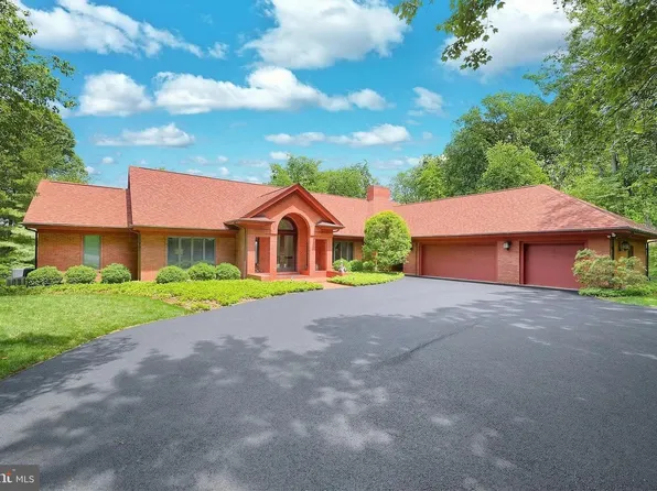 174 Springhouse Ln, Spring Grove, PA 17362