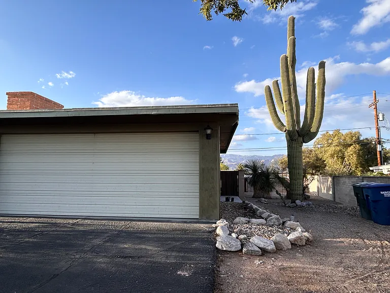 8817 E 3rd St — Photo 3