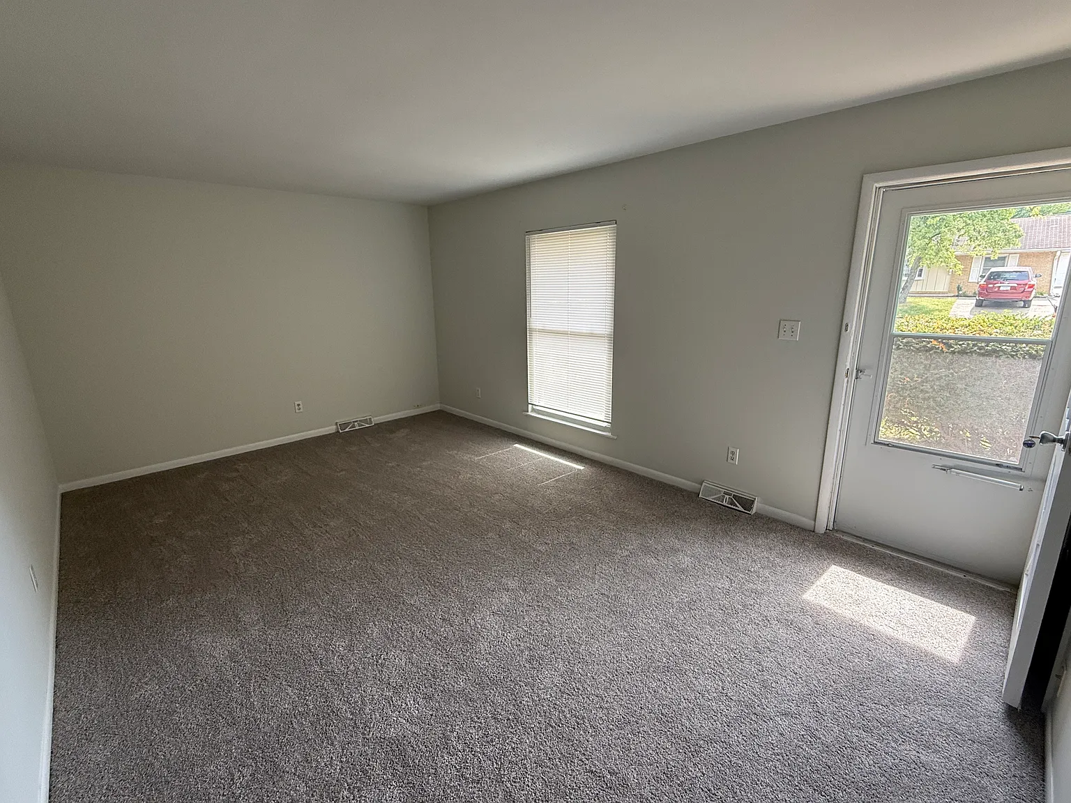 3 bed, 1050 sqft, $1,600 — Photo 4