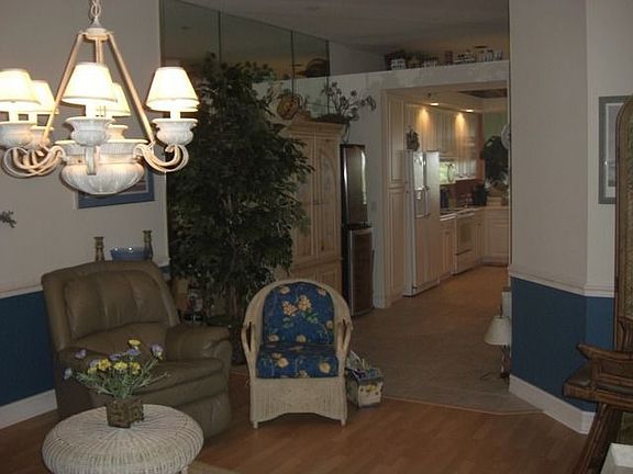 5th image of 1895 Les Chateaux Blvd