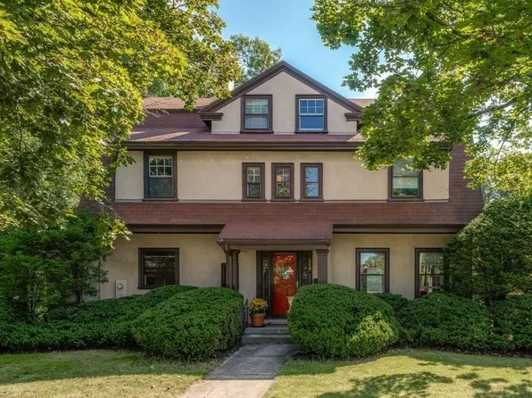 116 Pleasant St, Holyoke, MA 01040
