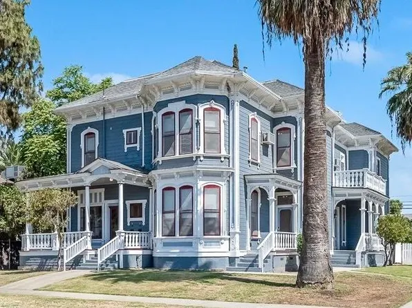 132 E 10th Street, Hanford, CA 93230