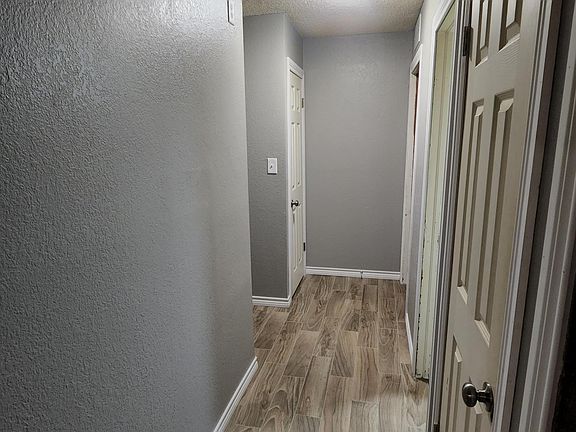 4th image of 427 Leaning Elm Dr