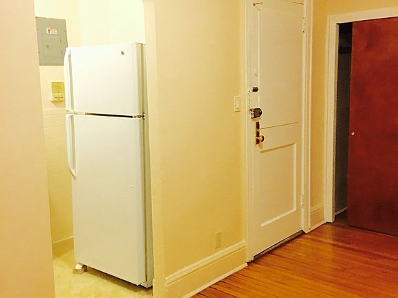 3rd image of 3133 47th St #1