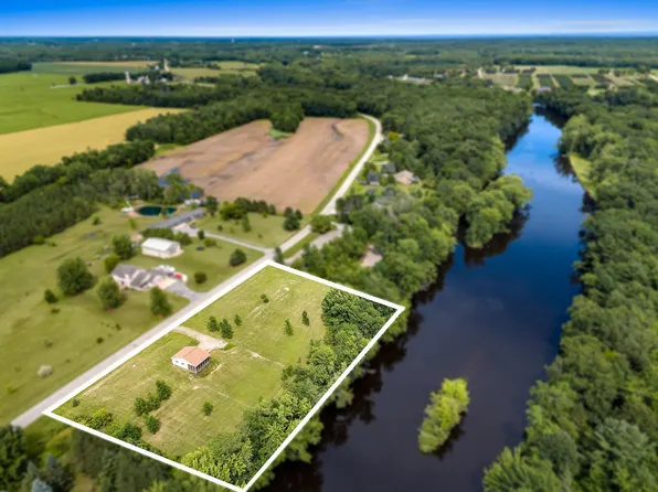 4031 N River Rd, Oconto, WI 54153