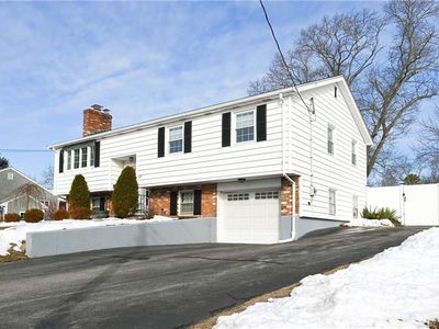 89 Ridge St, Woonsocket, RI, 02895