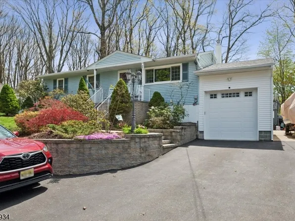 77 Brooklyn Rd, Stanhope Boro, NJ 07874