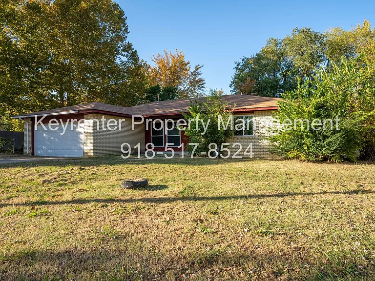 205 E Marshall St — Photo 4