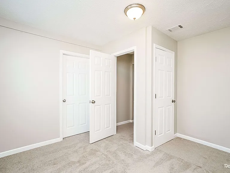 1105 Heather Dr — Photo 13