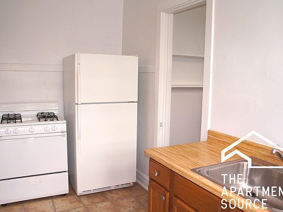 5th image of 2648 N Milwaukee Ave #3
