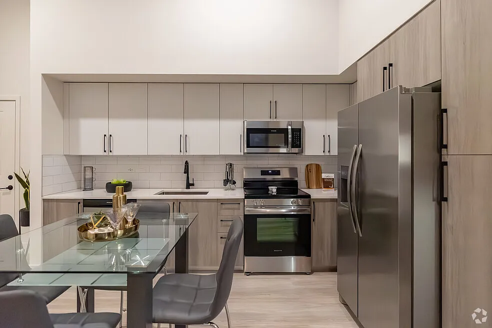 2 bed, 1100 sqft, $2,100 — Photo 2