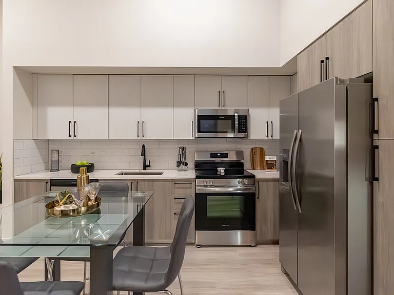 17631 S Dixie Hwy #410 — Photo 2