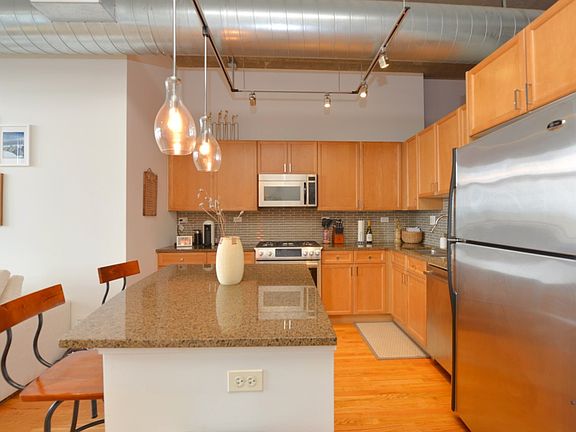 4th image of 900 N Kingsbury St APT 1114