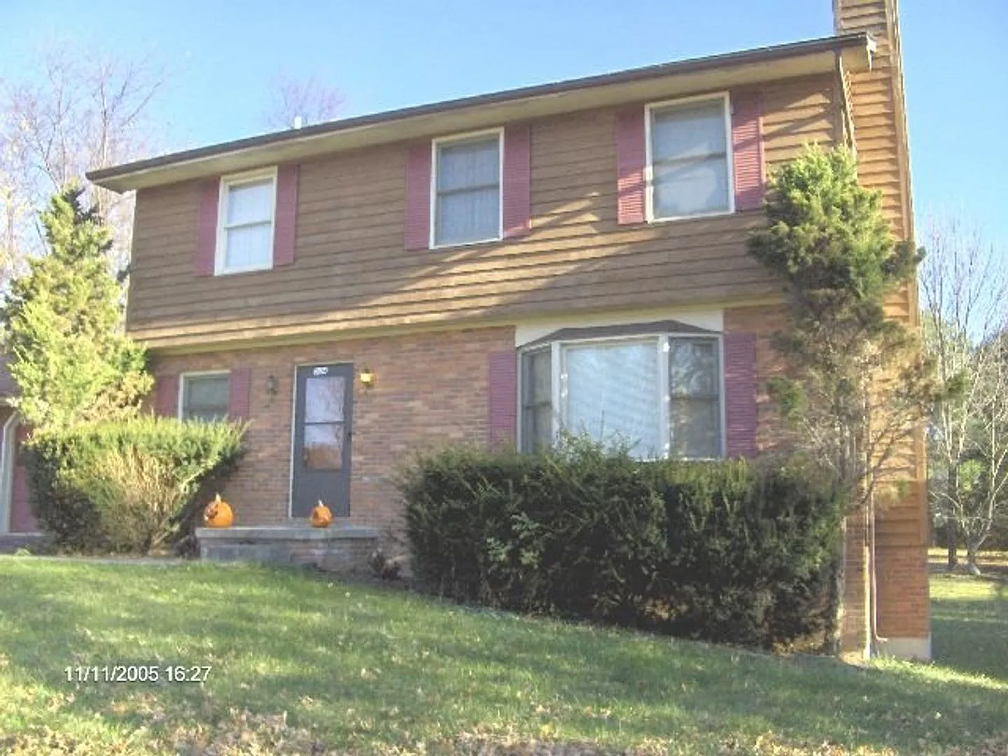 4 Bedroom 2.5 Bath House with 2 Car Garage — Photo 1