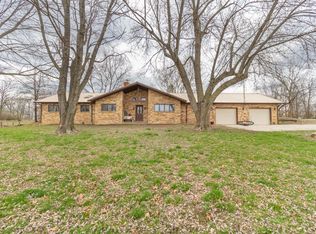 23379 Horizon Rd, Lebanon, MO 65536