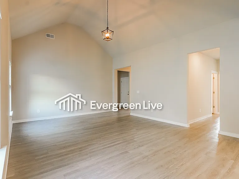 11 Wolf Ln — Photo 2
