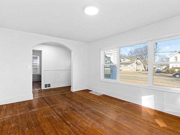 5th image of 2229 N University St