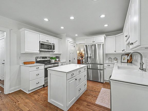 2nd image of 109 Queensbury Cir