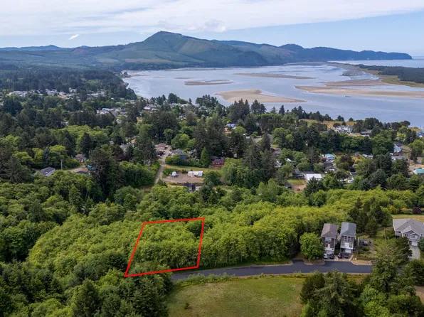 223 Holly Heights Ave, Tillamook, OR 97141