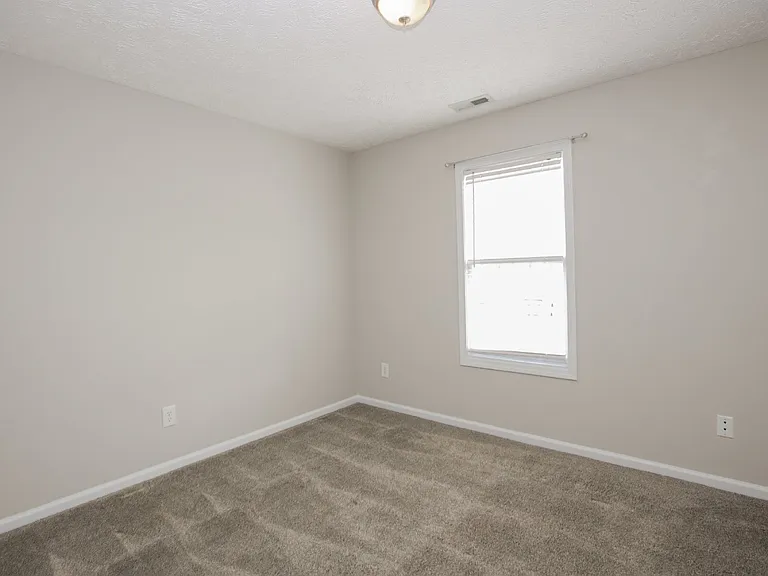 196 Lochwood Dr — Photo 37