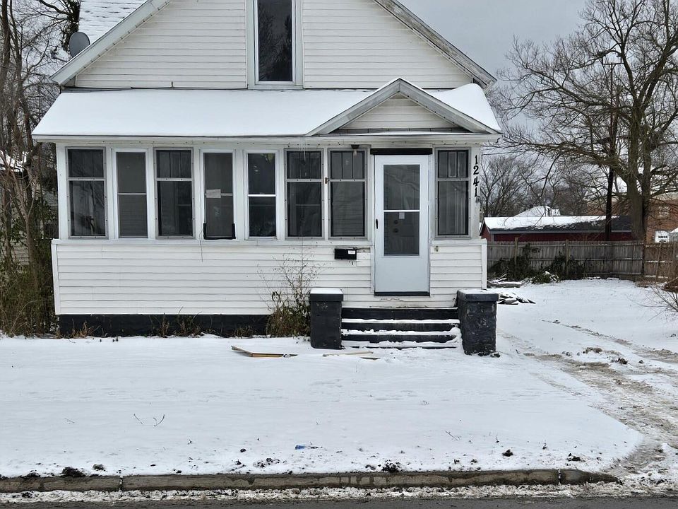 1st image of 1241 Sanford St