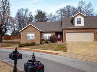 4252 N Zion Valley Dr, Fayetteville, AR 72703