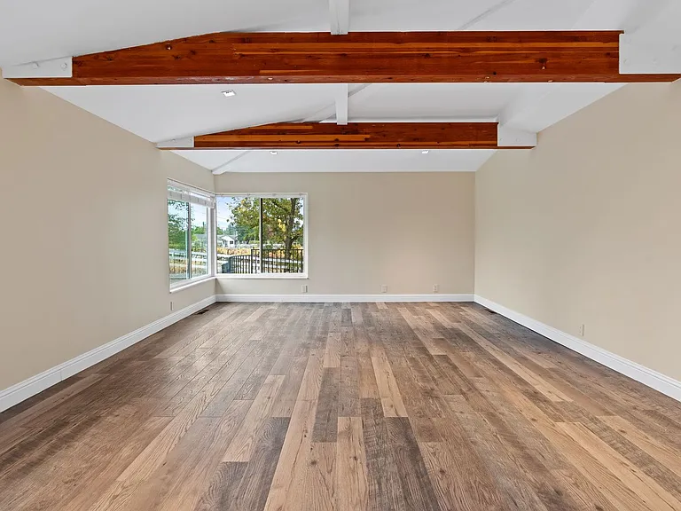 1543 Estee Ave — Photo 4