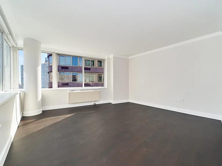 160 Riverside Blvd #9U — Photo 14
