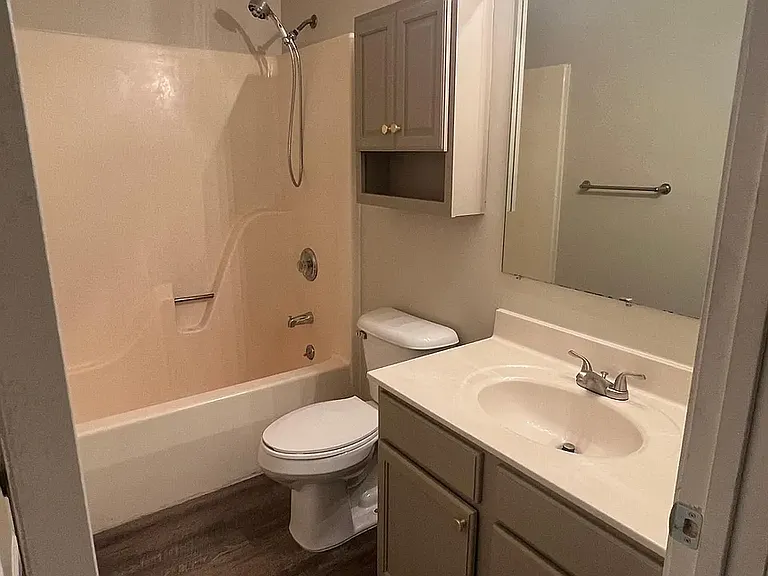 504 Nickman Rd #B — Photo 3