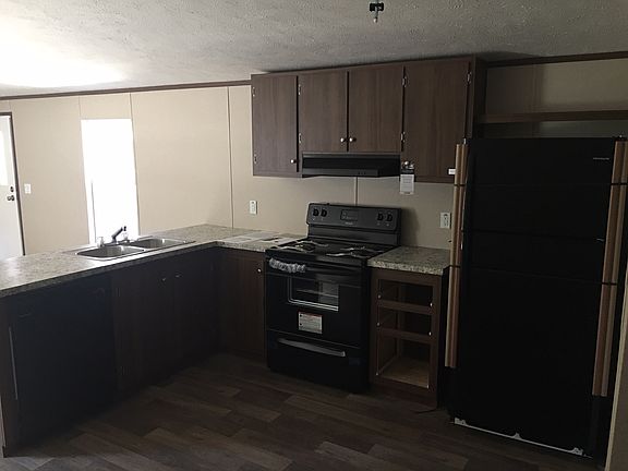 5th image of 221 Sunset Dr