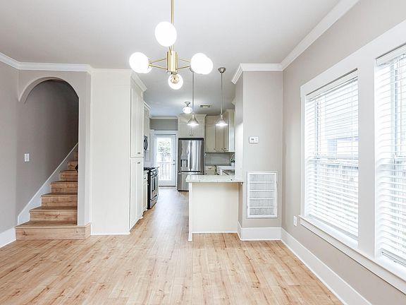 5th image of 1307 Walton St