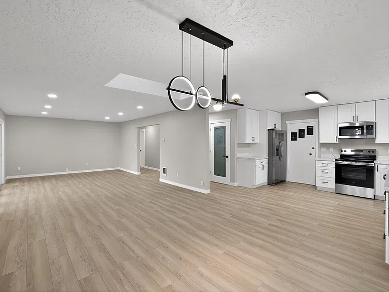 2404 Bloyd St — Photo 10