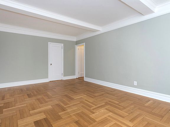 4th image of 677 W End Ave APT 6C