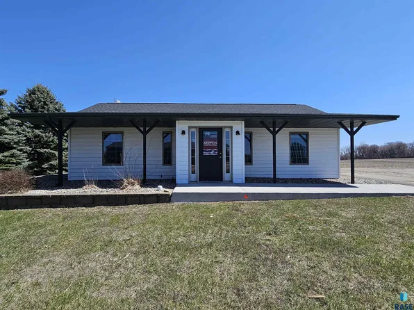 100 Silver Creek Dr, Wentworth, SD 57075