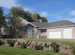 2989 S Bluff Rd, Syracuse, UT 84075
