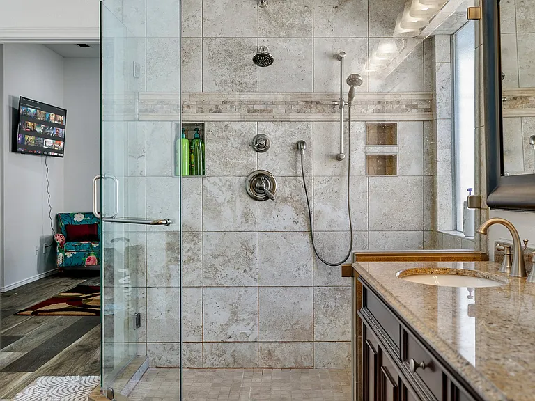 8317 Greenfield Dr — Photo 16