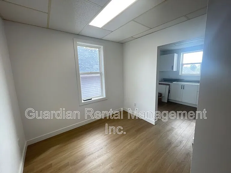245 McIntyre St #2 — Photo 6