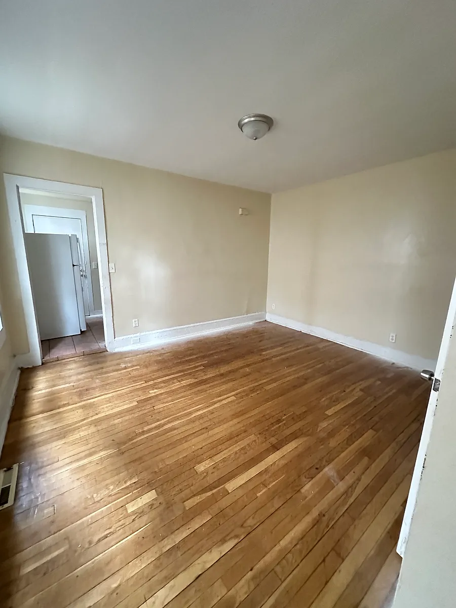 Photo 2 of 9 - 401 Sherman Ave #1 - New Haven, CT Building Photo - 401 Sherman Ave #1