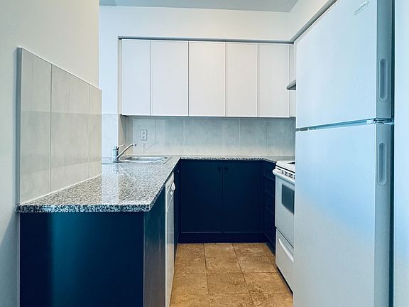 5th image of 210 Victoria St #2801