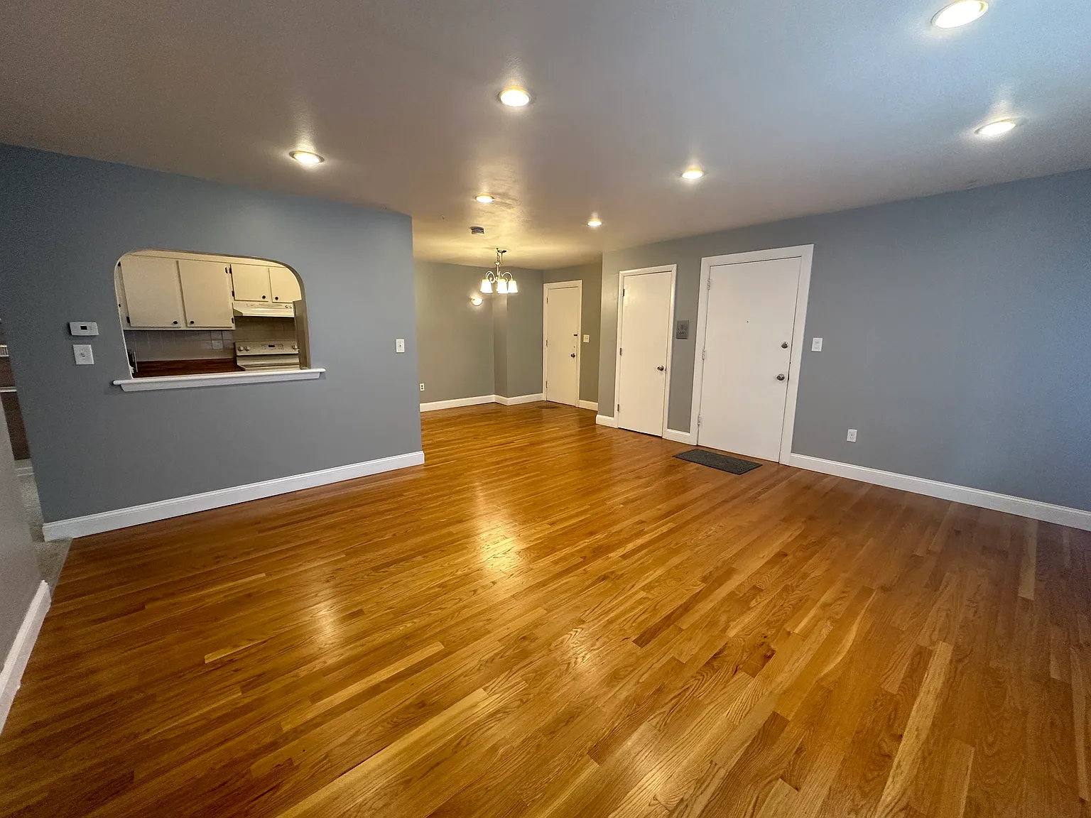 1 bed, 720 sqft, $2,300 — Photo 3