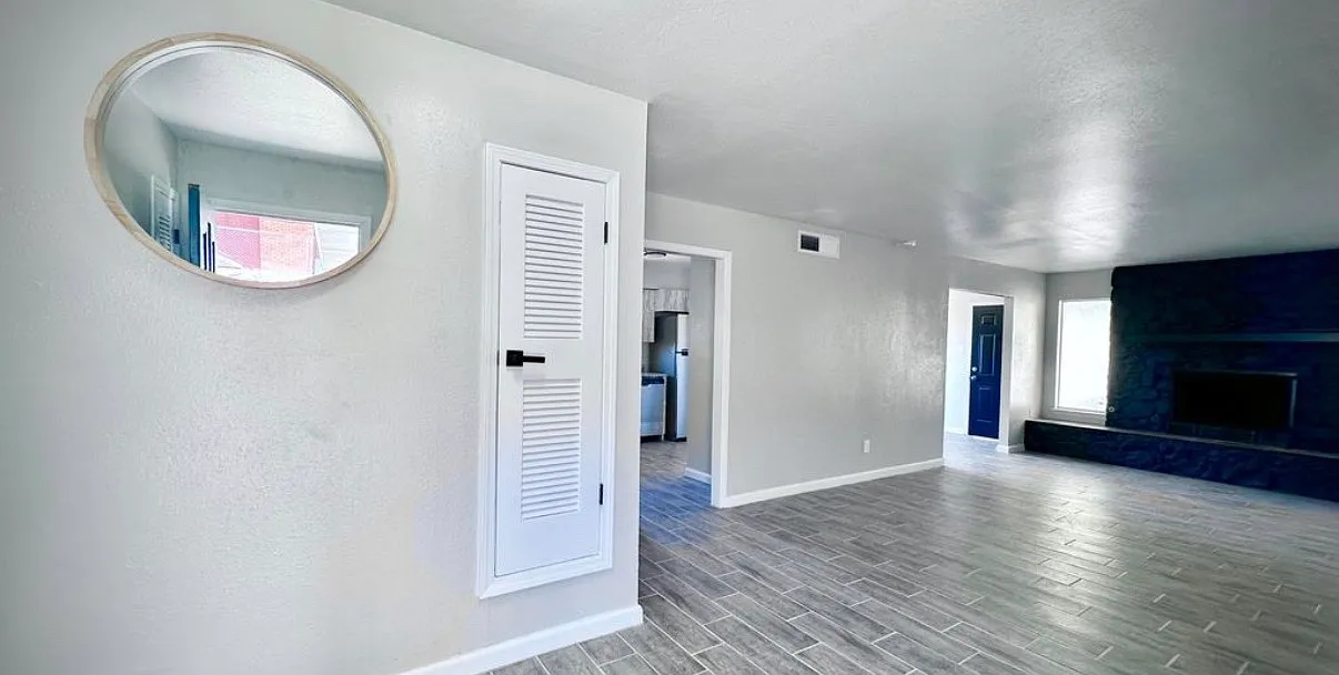 3 bed, 1600 sqft, $1,700 — Photo 2