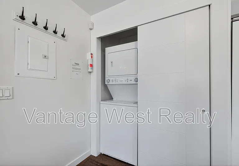 3859 Carrall Rd #3 — Photo 10