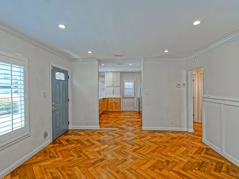 2621 Mathews Ave — Photo 12