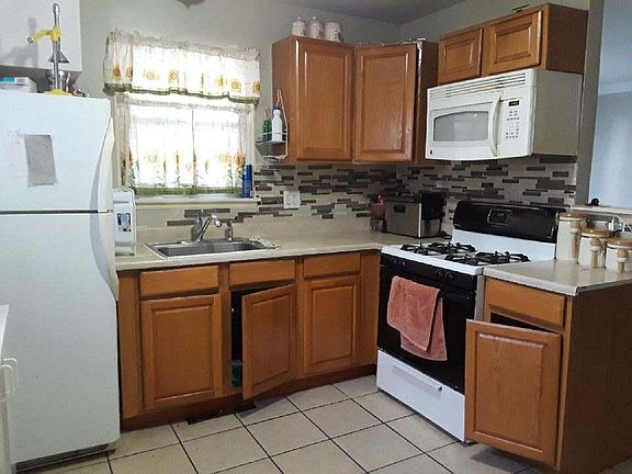 5th image of 13051 Albany Ave