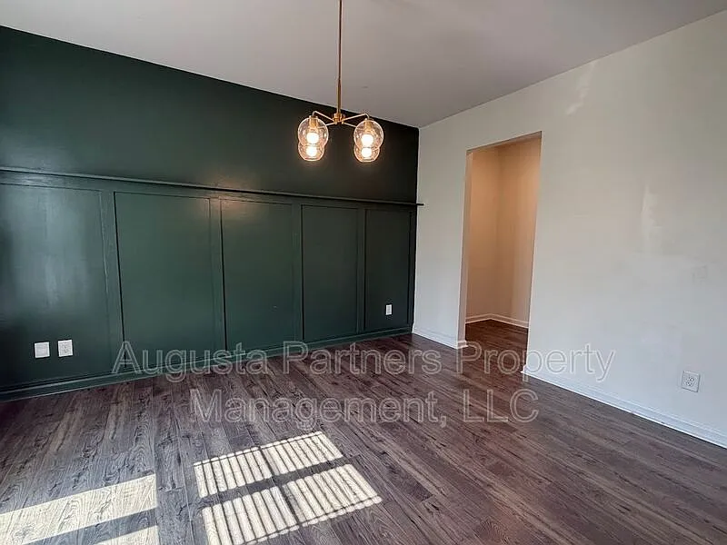 4 bed, 2.5 bath, 2456 sqft, $2,500 — Photo 3