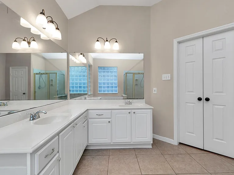 1915 Crescent Oak Dr — Photo 36