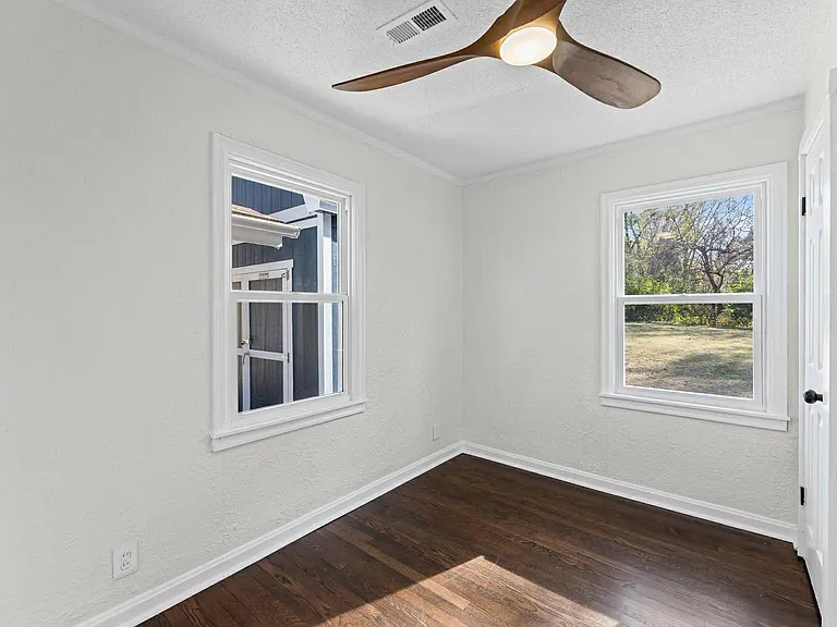 5631 Parkview Ave — Photo 21