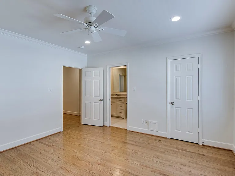 5144 Chevy Chase Dr — Photo 30